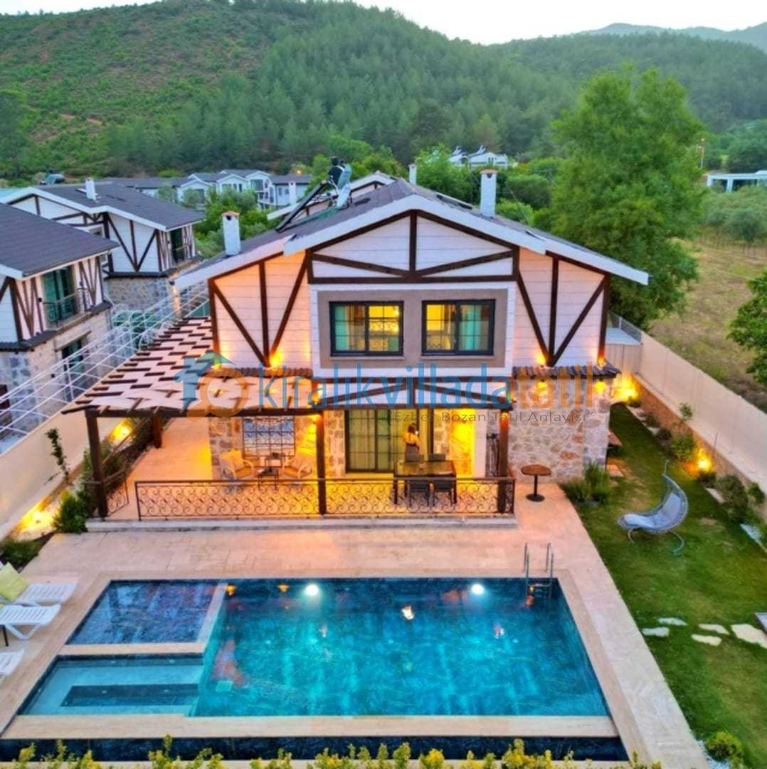 Fethiye İncirköy Mevkiinde Luks 6 Kişilik Tatil Villası