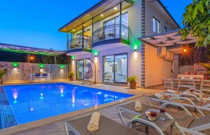Kalkan Bölgesinde Korunaklı 4 Kişilik Tatil Villası