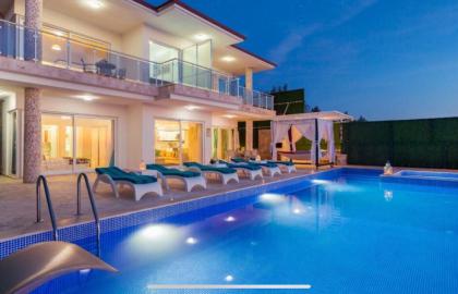 Kalkan İslamlarda 6 Kişilik Korunaklı Villa