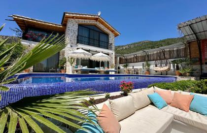 Kaş Kalkanda 6 Kişilik Lüks Tatil Villaları