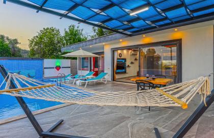 Kalkan Bölgesinde Korunaklı Balayı Tatil Villası 