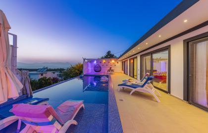 Kalkan Üzümlüde 4 Kişilik Korunaklı Villa