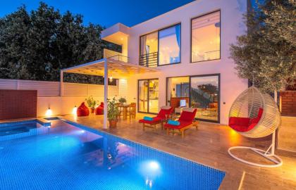 Kalkan Bölgesinde Korunaklı Balayı Tatil Villası 