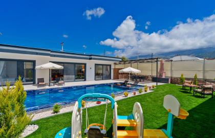 Kalkan Bölgesinde Korunaklı 5 Kişilik Tatil Villası 