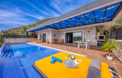 Kalkan Bölgesinde Muhafazakar Balayı Tatil Villası 