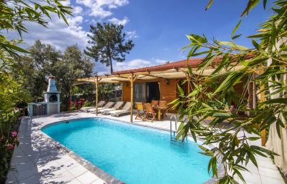 Kalkan Bölgesinde Korunaklı 4 Kişilik Tatil Villası 