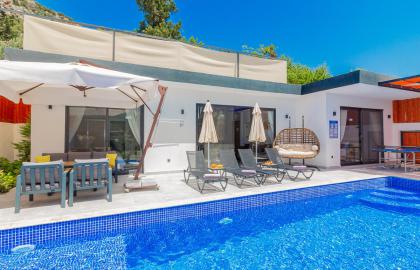 Kaş İslamlar Köyünde 4 Kişilik Korunaklı Villa