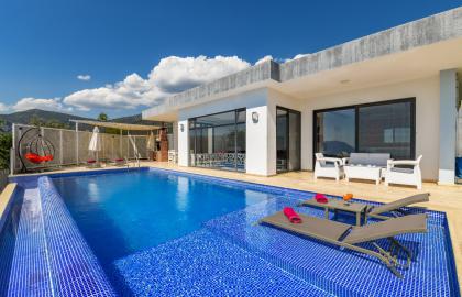 Kalkan Üzümlüde 4 Kişilik Korunaklı Villa