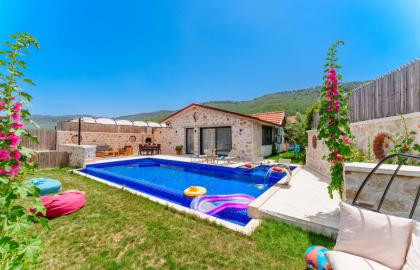 Kalkan Sarıbelende 4 Kişilik Korunaklı Villa