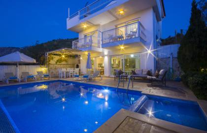 Kalkan  Bölgesinde 6 Kişilik Korunaklı Tatil Villası
