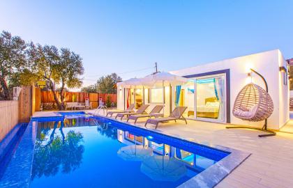 Kalkan Bölgesinde Korunaklı 4 Kişilik Tatil Villası