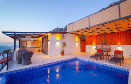 Kalkan Sarnıçbaşı Mevkiinde Balayı Çiftleri İçin Özel Tatil Villası