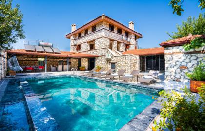 Kalkan Bölgesinde Korunaklı Lüks 6 Kişilik Tatil Villası 