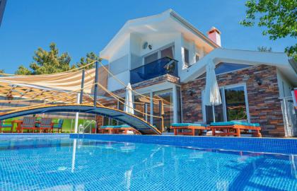Kalkan İslamarda 6 Kişilik Korunaklı Tatil Villası