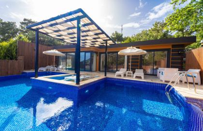 Kalkan Bölgesinde Korunaklı 4 Kişilik Tatil Villası 