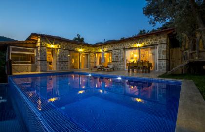 Kalkan Bölgesinde Korunaklı Balayı Tatil Villası 