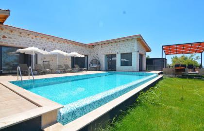 Kalkan Üzümlüde 6 Kişilik Korunaklı Villa
