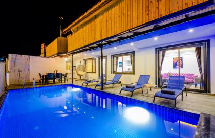 Kalkan Ulugöl Mevkiinde 4 Kişilik Lüks Tatil Villası