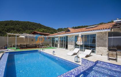 Kalkan Bölgesinde Korunaklı Balayı Tatil Villası 