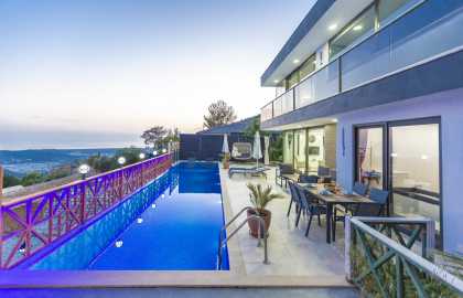 Kalkan Bölgesinde Korunaklı Lüks 4 Kişilik Tatil Villası 