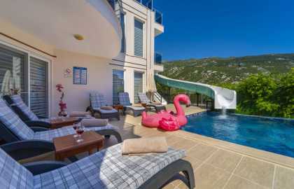 Kalkan Bölgesinde Korunaklı 10 Kişilik Tatil Villası 
