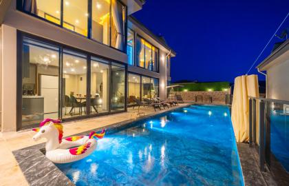 Kalkan Bölgesinde Muhafazakar 4 Kişlik Tatil Villası