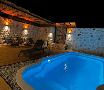 Kalkan Kışla Mevkiinde 2 Yataodalı Tatil Villası