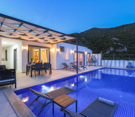 Kalkan Bölgesinde Korunaklı 4 Kişilik Tatil Villası