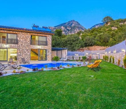 Fethiye Yakaköy'de Doğa İçinde 4 Kişilik Tatil Villası