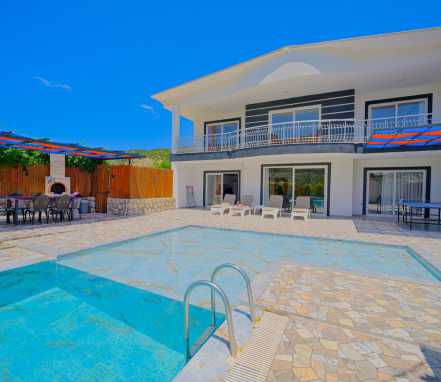 Kalkan Bölgesinde Korunaklı 6 Kişiklik Tatil Villası 