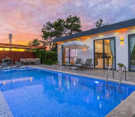 Kalkan Bölgesinde Muhafazakar Lüks Tatil Villası 