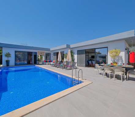 Kalkan Bölgesinde Muhafazakar 4 Kişilik Tatil Villası