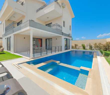 Muğla Seydikemer Gerişburnu Mevkiinde 10 Kişilik Aile Villası