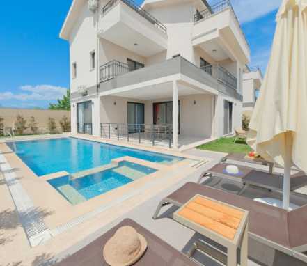 Muğla Seydikemer Gerişburnu Mevkiinde 10 Kişilik Aile Villası