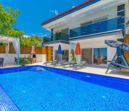 Kalkan Bölgesinde Korunaklı 4 Kişilik Tatil Villası