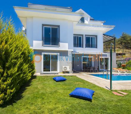 Fethiye Çalış Mevkiinde Geniş Aileler İçin Uygun Tatil Villası