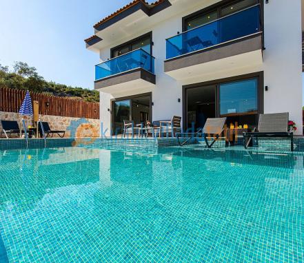 Kalkan Patara'da Korunaklı ve Lüks 4 Kişilik Kiralık Tatil Villası