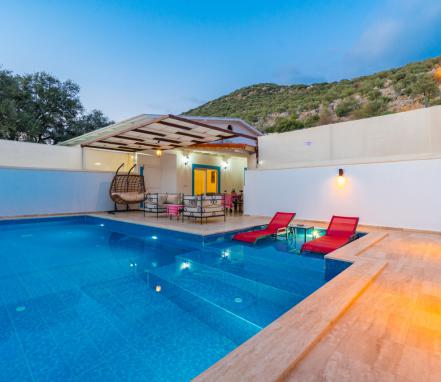 Kalkan Ulugöl Mevkiinde 2 Yatak Odalı Tatil Vİllası