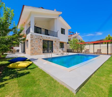 Fethiye Yeşilüzümlü Mevkiinde Korunaklı Villa