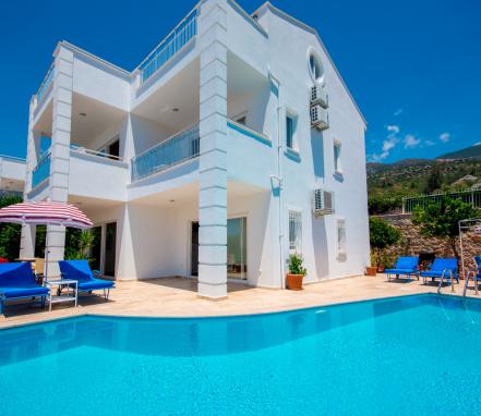 Kaş Bölgesinde  Deniz Manzaralı Tatil Lüks Villası-E