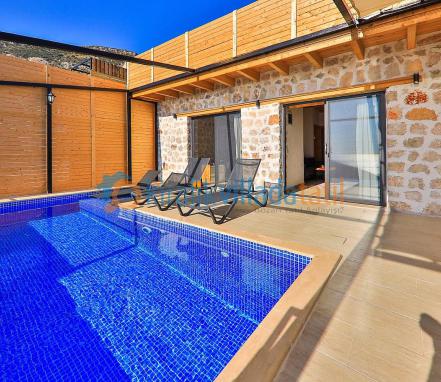 Kaş Bölgesinde Korunaklı Deniz Manzaralı Tatil Villası
