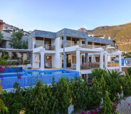 Kalkan Kalamar Mevkiinde 8 Kişilik Lüks Tatil Villası