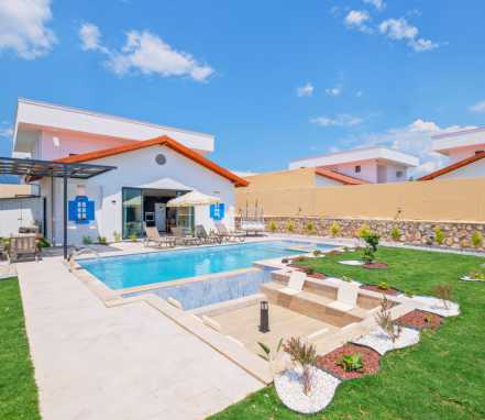 Seydikemer Çaltıözünde Doğa ile Bütünleşen Kiralık Villa 