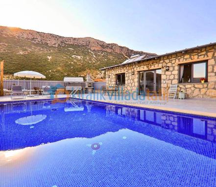 Klakan Bölgesinde Korunaklı 4 Kişilik Tatil Villası 