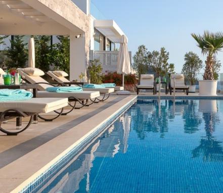 Kalkan Denize Sıfır Lüks 4 Yatak Odalı Villa