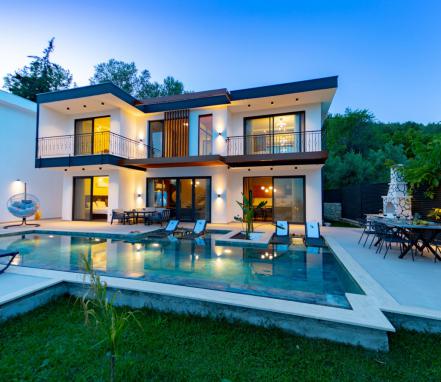 Kaşta Doğa İçinde Korunaklı Lüks Villa