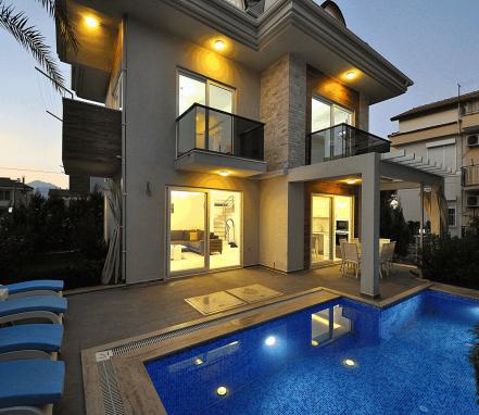 Fethiye Sahil Yoluna Yakın Şehir İçi Konfor Sunan Kiralık Villa
