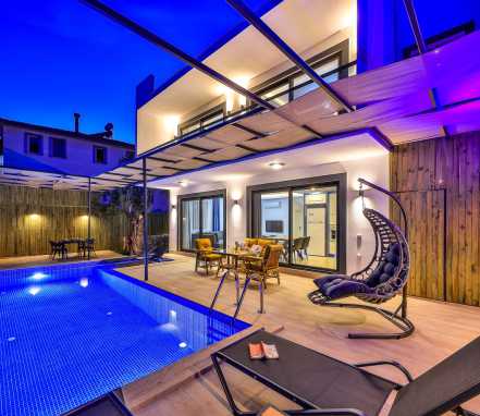 Kaş Bölgesinde Deniz Manzaralı 4 Kişilik Tatil Villası