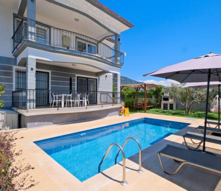 Fethiye Bölgesinde Korunaklı Lüks 6 Kişilik Tatil Villası 