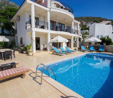 Kaş Bölgesinde  8 Kişilik Deniz Manzaralı   Villa